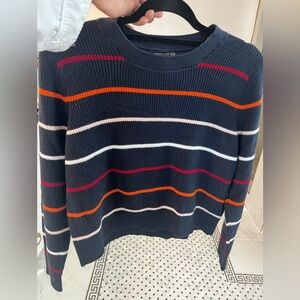 Banana Republic sweater. Perfect for wintertime or fall. Size Large.